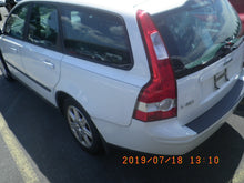 Load image into Gallery viewer, 2006 VOLVO V50
