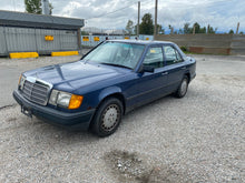 Load image into Gallery viewer, 1989 MERCEDES 300E

