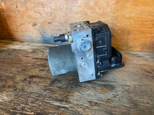 Load image into Gallery viewer, 2004 AUDI A4 1.8 6MT