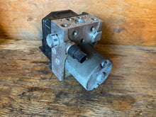 Load image into Gallery viewer, 2004 AUDI A4 1.8 6MT