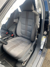 Load image into Gallery viewer, 2017 VW JETTA TSI