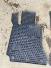 Load image into Gallery viewer, 1985 MERCEDES 300SD W126