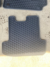 Load image into Gallery viewer, 1985 MERCEDES 300SD W126