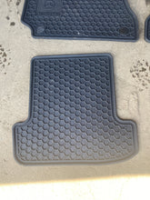 Load image into Gallery viewer, 1985 MERCEDES 300SD W126