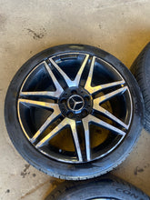 Load image into Gallery viewer, 1985 MERCEDES 300SD W126