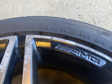 Load image into Gallery viewer, 1985 MERCEDES 300SD W126