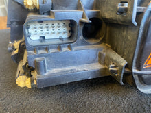 Load image into Gallery viewer, 2005 VW TOUAREG V6