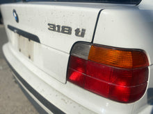 Load image into Gallery viewer, 1995 BMW 318ti