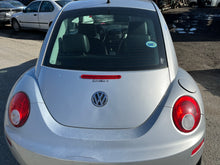Load image into Gallery viewer, 2008 VW BEETLE 2.5 MT