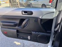 Load image into Gallery viewer, 2008 VW BEETLE 2.5 MT