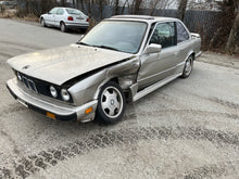 Load image into Gallery viewer, 1984 BMW 318i