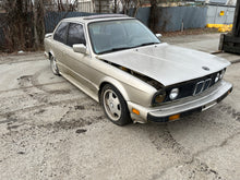 Load image into Gallery viewer, 1984 BMW 318i
