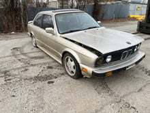 Load image into Gallery viewer, 1984 BMW 318i