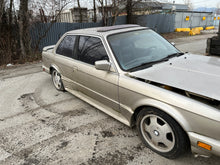 Load image into Gallery viewer, 1984 BMW 318i