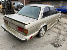 Load image into Gallery viewer, 1984 BMW 318i