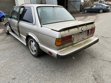 Load image into Gallery viewer, 1984 BMW 318i