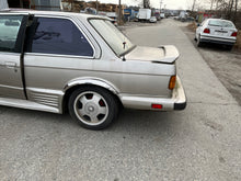 Load image into Gallery viewer, 1984 BMW 318i