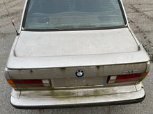 Load image into Gallery viewer, 1984 BMW 318i