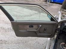 Load image into Gallery viewer, 1984 BMW 318i