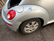 Load image into Gallery viewer, 2008 VW BEETLE 2.5 MT
