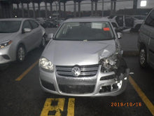 Load image into Gallery viewer, 2006 VW JETTA

