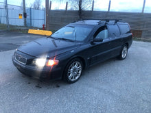 Load image into Gallery viewer, 2004 VOLVO V70 T5
